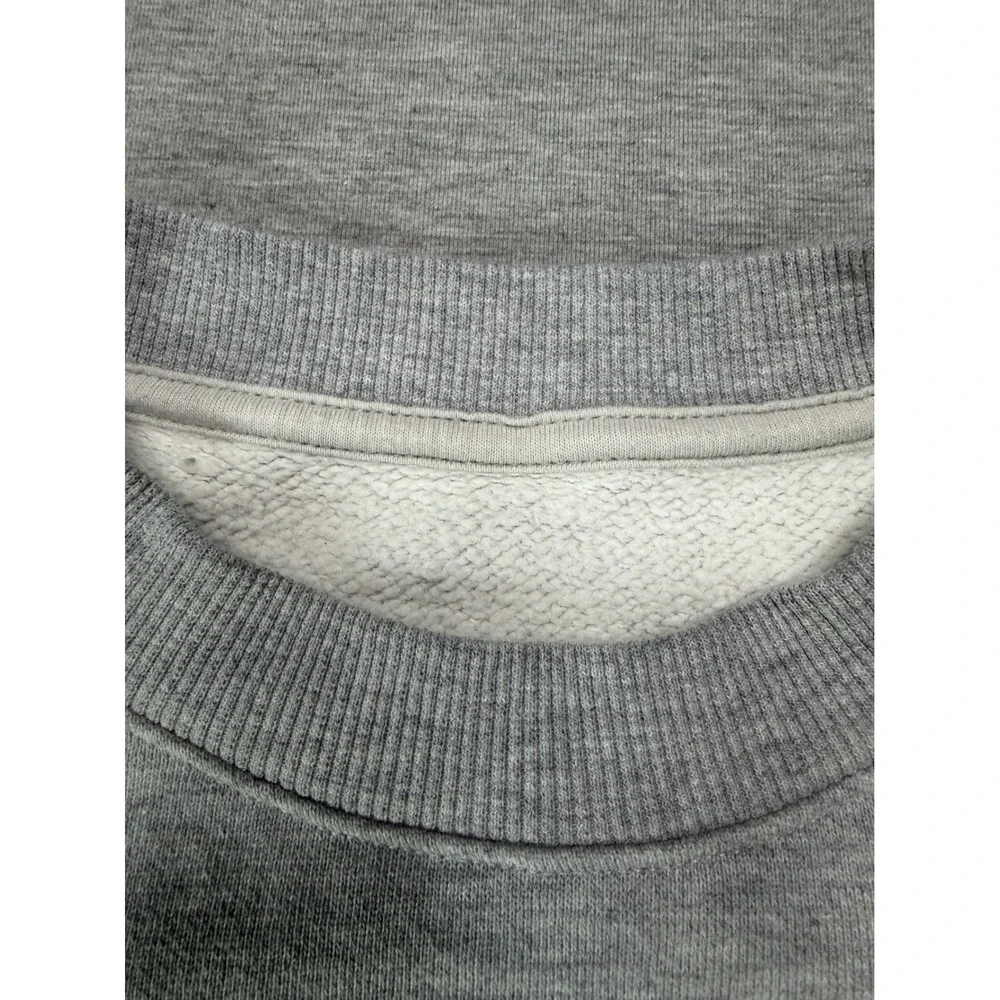 Alo Yoga Accolade Crew Neck Sweatshirt Athletic Heather Grey Chrome Logo